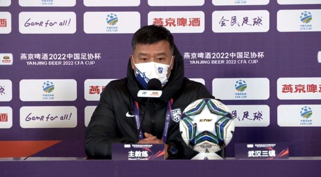 有几个女孩和梅甘关系亲近，但是就连她们也无法和梅甘分享她对于迷人刺激的吸血鬼的迷恋。